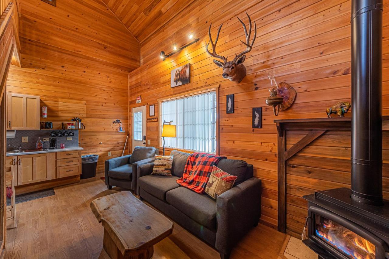 Cabin #4 The Wolves Den - Pet Friendly- Sleeps 6 - Playground & Game Room Payson Exterior photo